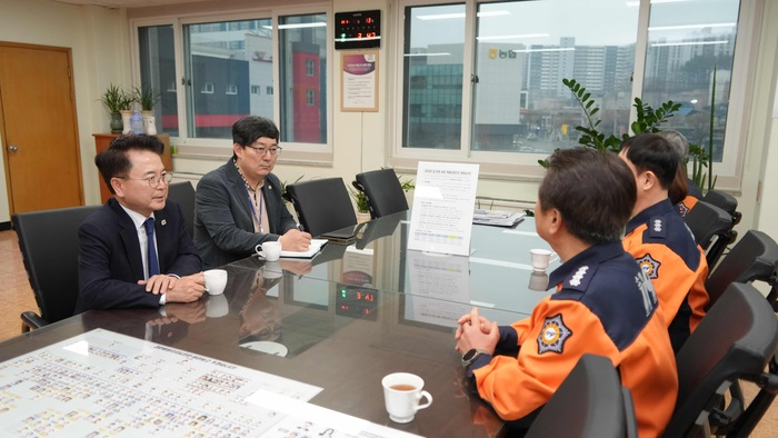 2.13 춘천시장 방문 격려 3.jpg