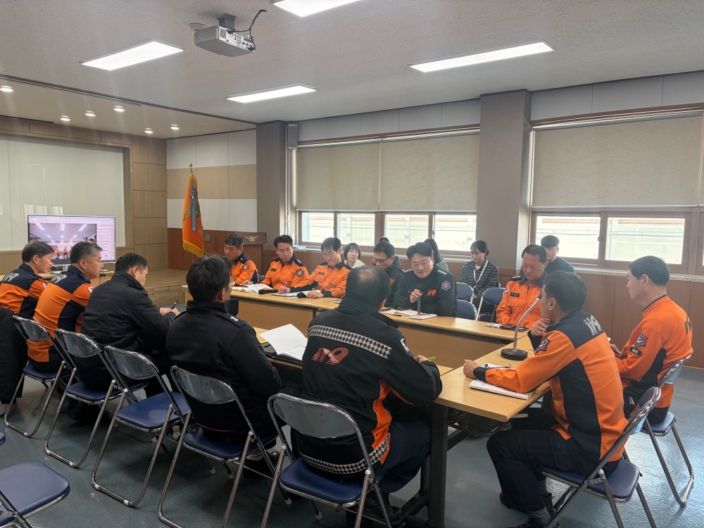 26.3.20. 홍천소방서, ‘소방내전’독서토론회 개최… 대형화재 대응 및 지휘역량 강화 1.jpeg