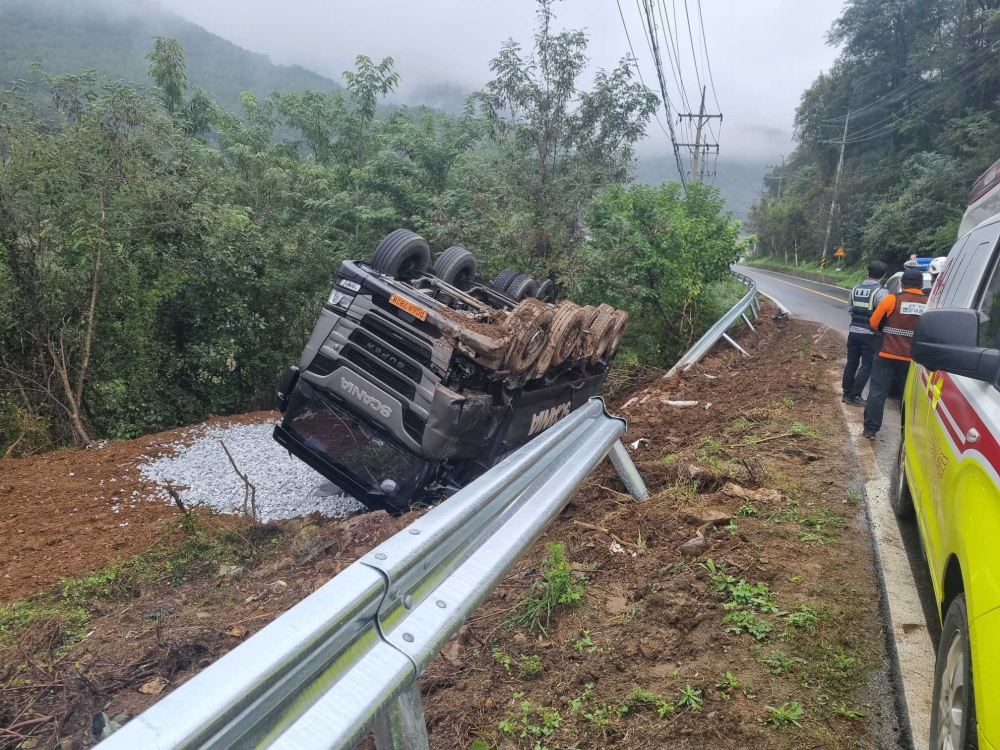 1002 정선 화암면 교통사고 현장활동 사진.jpg