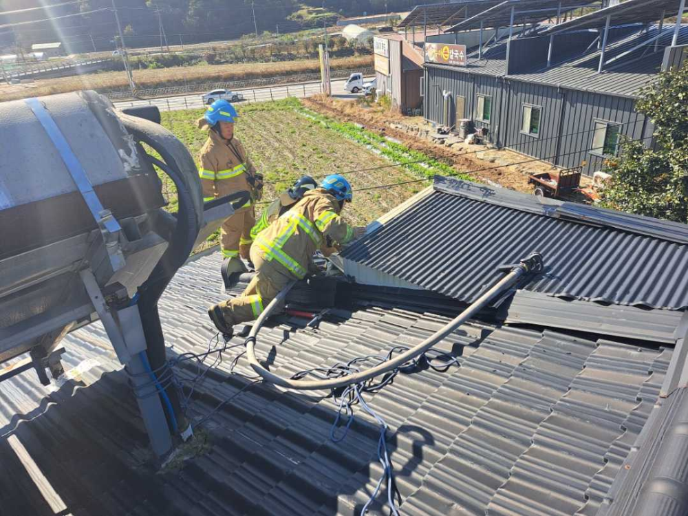 1208) 원주 주택 지붕 화재.jpg