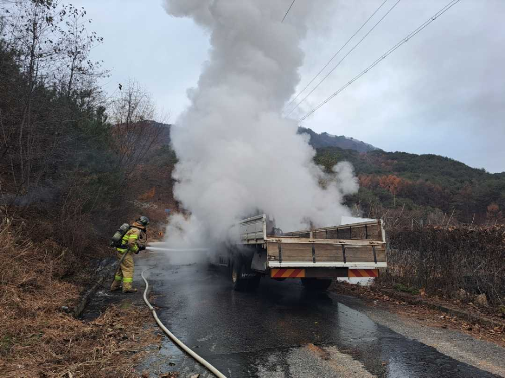 0745 양구 화물차 화재.jpg