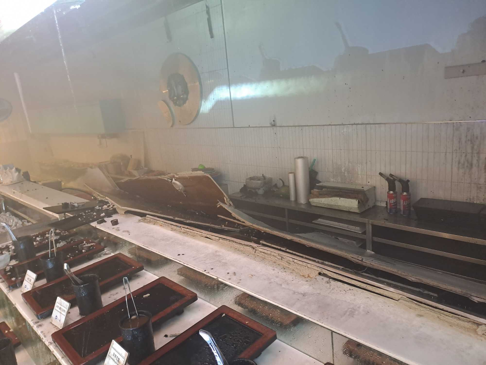 1020 춘천 효자동 판매시설 2층 화재 현장활동 사진.jpg