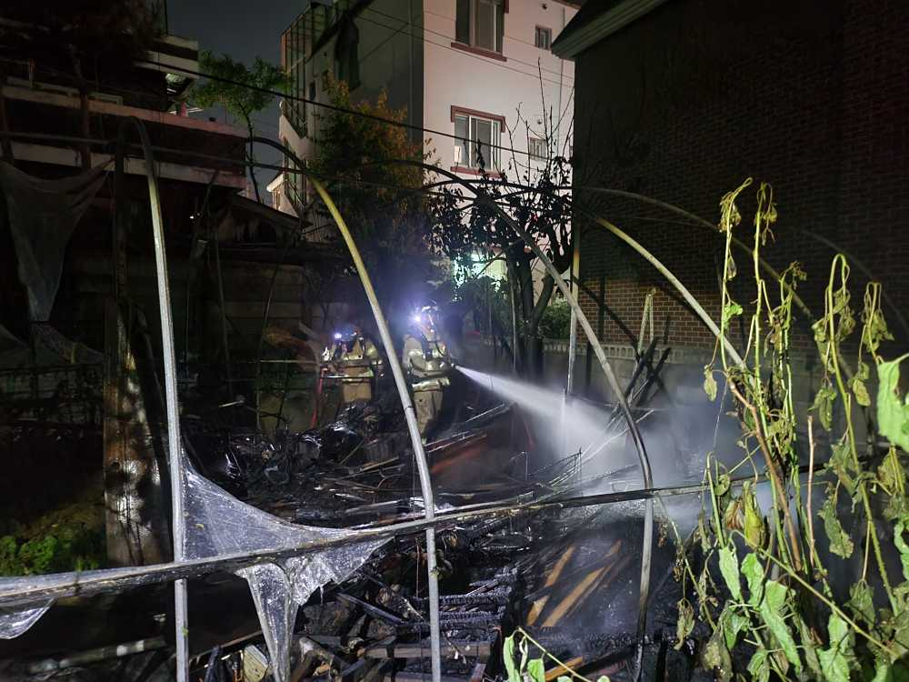 2220 원주 우산동 비닐하우스화재-2.jpg