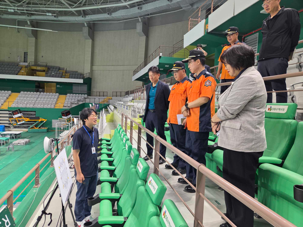 본부장 투개표소 점검1.jpg