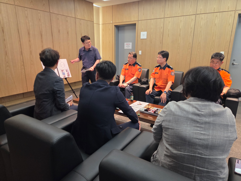 본부장 투개표소 점검3.jpg