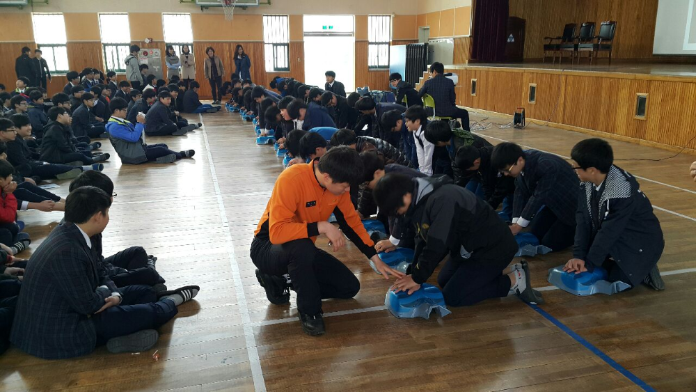 동해중학교_교육사진.jpg