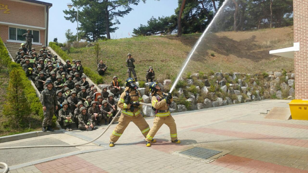 소방장비_소개_및_방수시범1.jpg