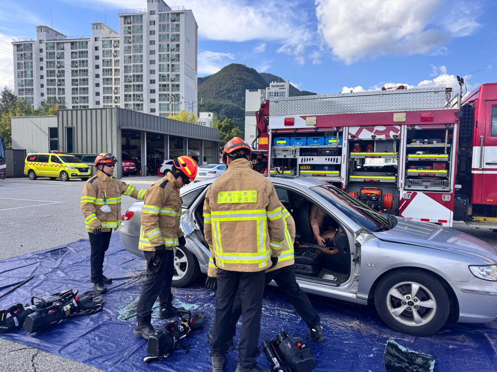 교통사고 대응 특별구조훈련.jpg