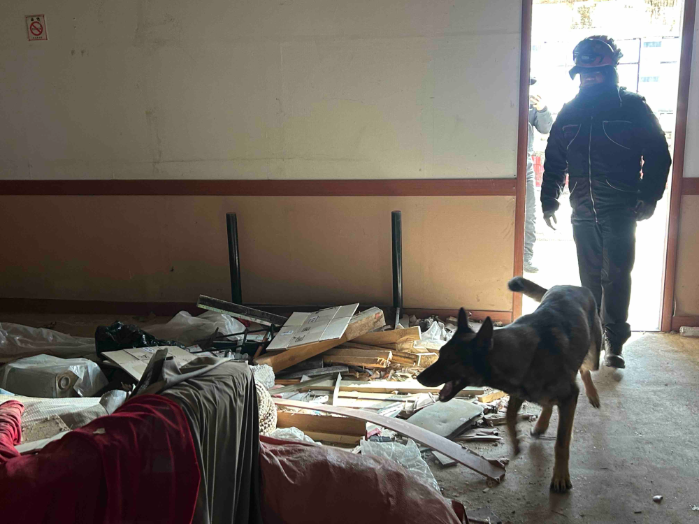 1.건물내부 수색사진.JPG