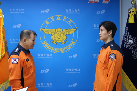 [횡성소방서, 신속한 대응으로 뇌출혈 환자 살린 구급대원 ‘브레인 세이버’ 수여]